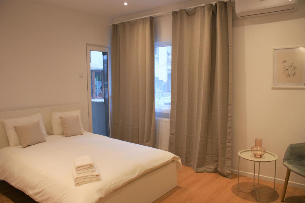 On The River Ultra Central Suites Bucharest Exterior photo
