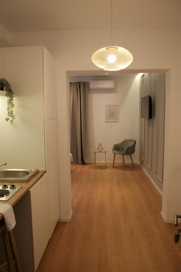 On The River Ultra Central Suites Bucharest Exterior photo