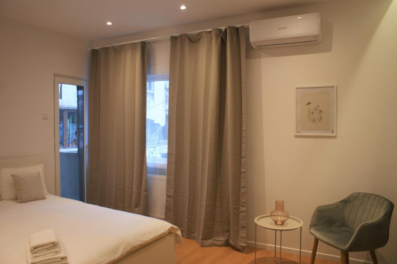 On The River Ultra Central Suites Bucharest Exterior photo