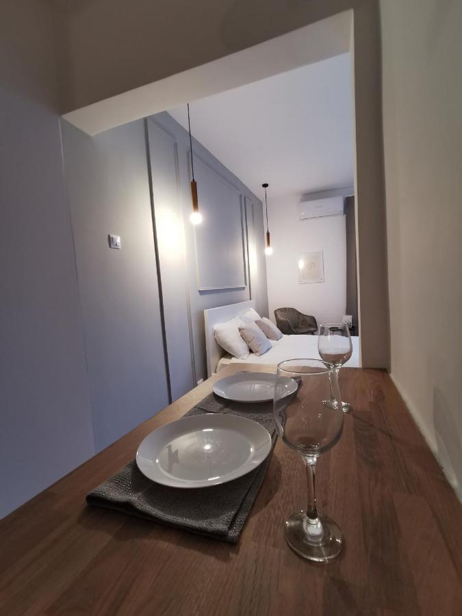 On The River Ultra Central Suites Bucharest Exterior photo