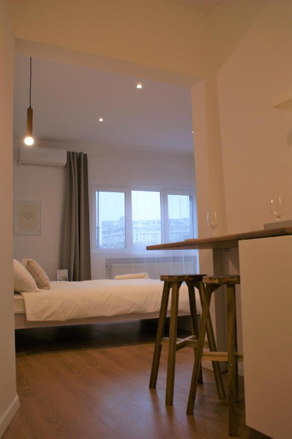 On The River Ultra Central Suites Bucharest Exterior photo
