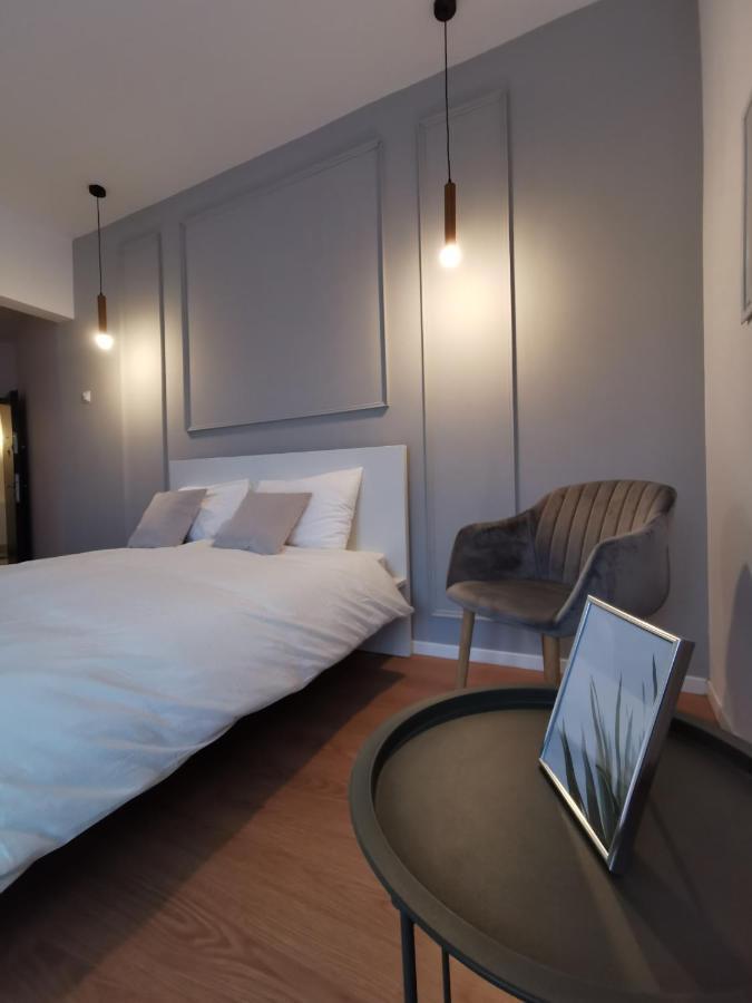 On The River Ultra Central Suites Bucharest Exterior photo