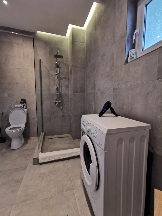 On The River Ultra Central Suites Bucharest Exterior photo