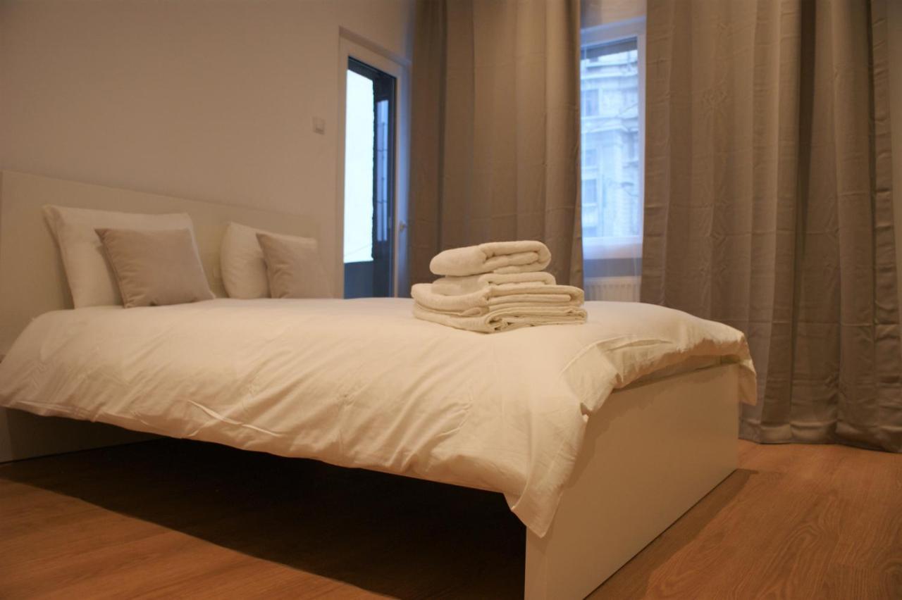 On The River Ultra Central Suites Bucharest Exterior photo