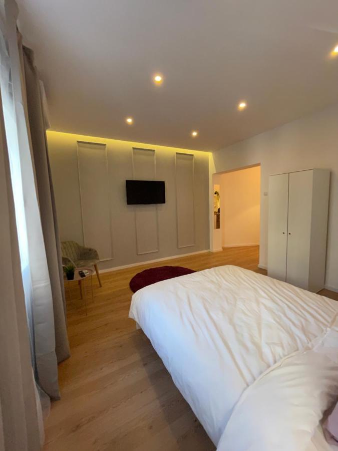 On The River Ultra Central Suites Bucharest Exterior photo