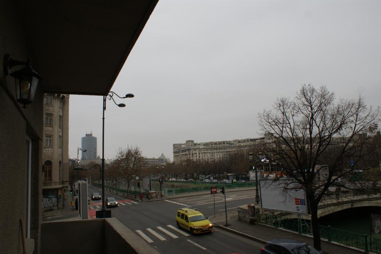 On The River Ultra Central Suites Bucharest Exterior photo